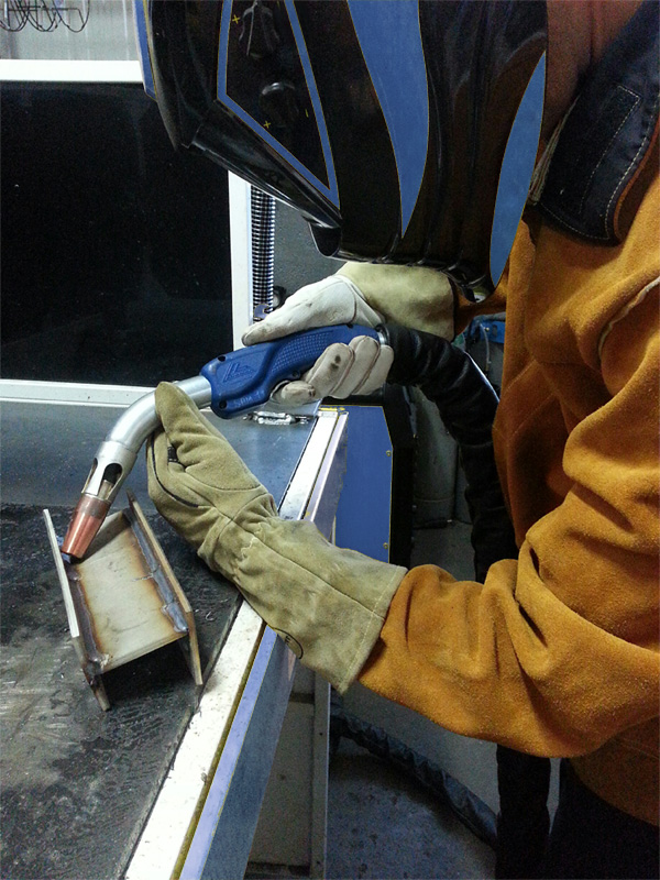 Photo 6 :  Extraction welding guns